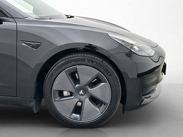 Car image 32