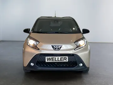Car image 3