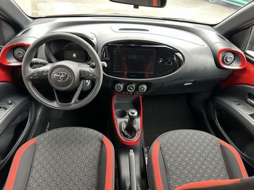 Car image 10