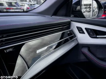 Car image 40