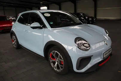 Car image 2