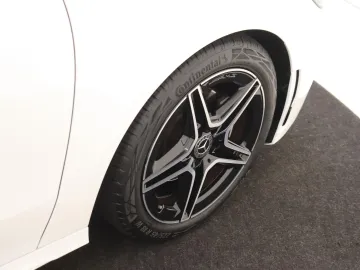 Car image 32