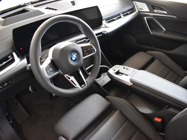 BMW iX xDrive30 225 kW image number 4