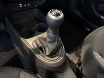 Car image 24