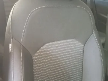 Car image 27