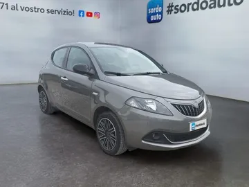Car image 2