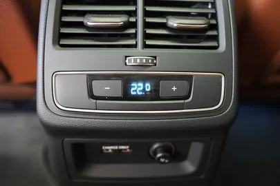 Car image 44