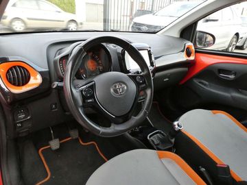 Car image 14