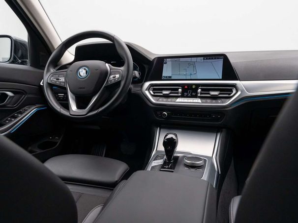 BMW 330e Touring xDrive 215 kW image number 6