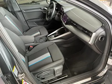Car image 27