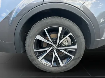 Car image 21