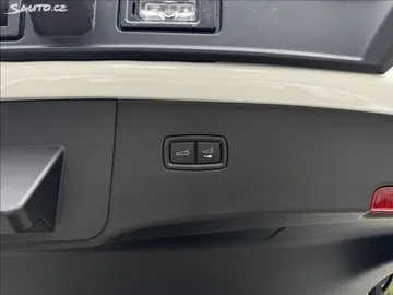 Car image 34