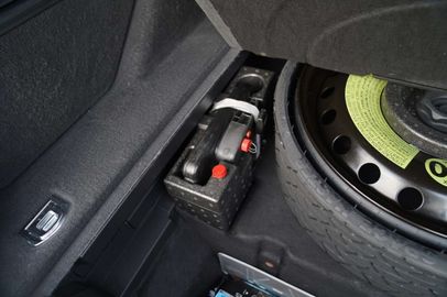 Car image 36