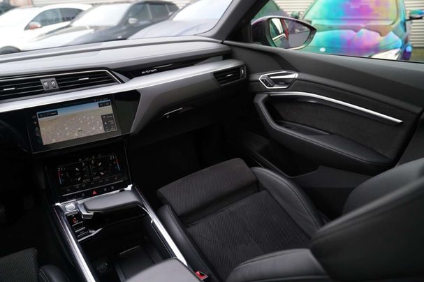 Audi e-tron 55 quattro Advanced 300 kW image number 25