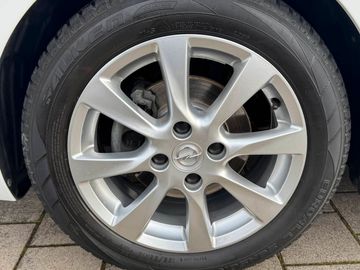 Car image 19