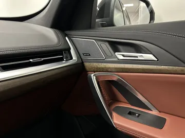 Car image 39