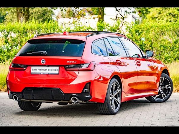 BMW 330e Touring M 215 kW image number 3