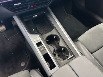 Car image 30