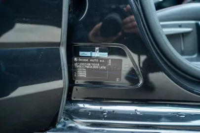 Car image 38