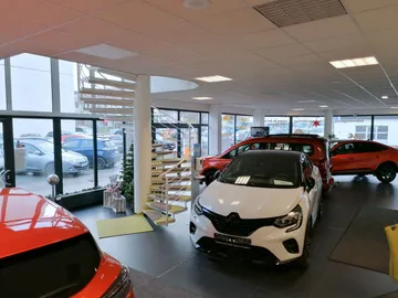 Car image 10