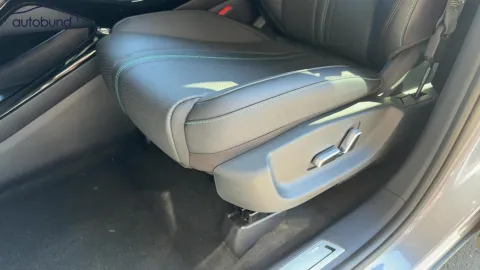 Car image 30