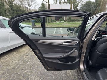 Car image 37