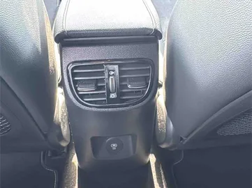 Car image 30