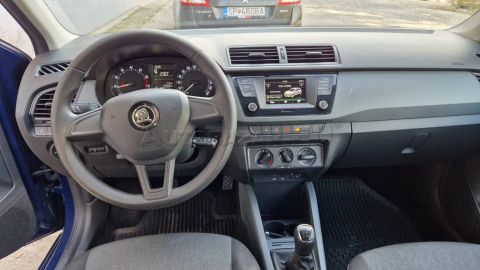 Car image 14