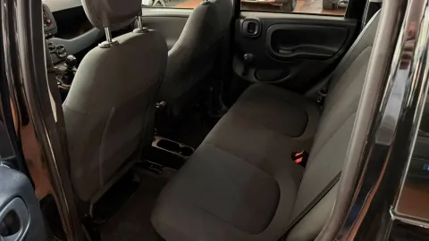 Car image 19