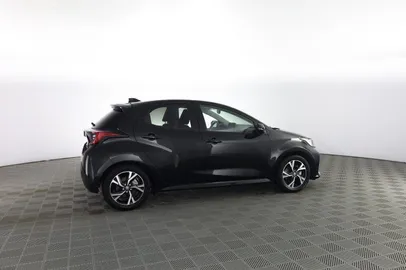 Car image 4
