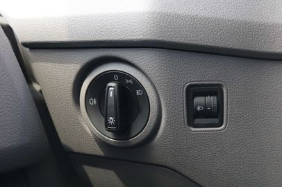 Car image 36