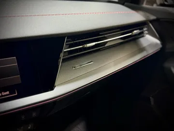 Car image 40