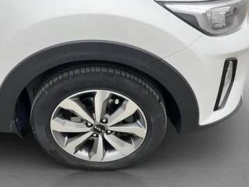 Car image 31