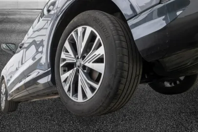 Car image 8