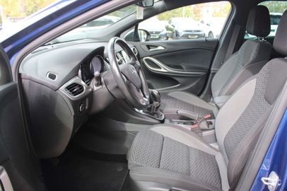 Car image 11