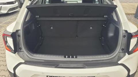 Car image 19