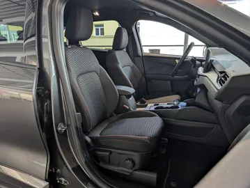 Car image 30