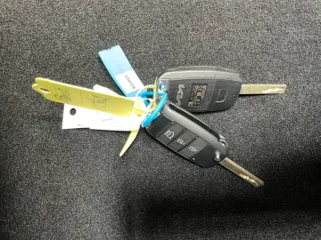 Car image 17