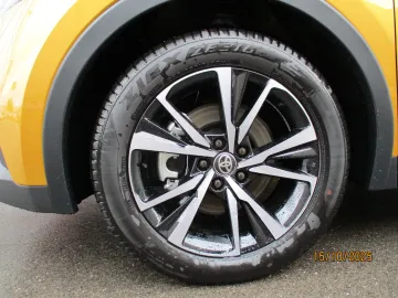 Car image 27