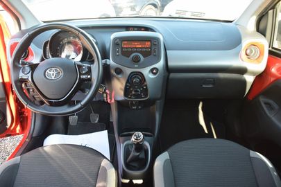 Car image 15