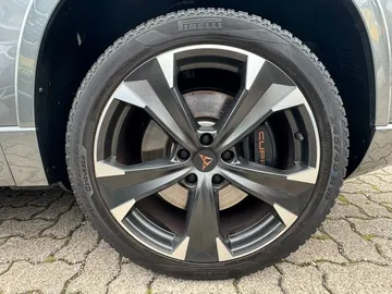 Car image 32