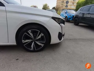 Car image 28