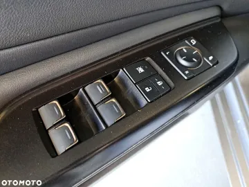 Car image 40