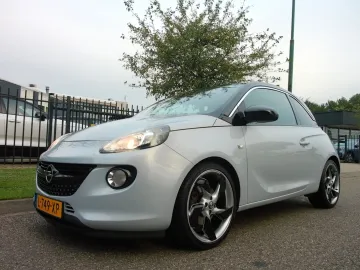 Car image 2