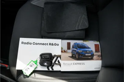 Car image 26