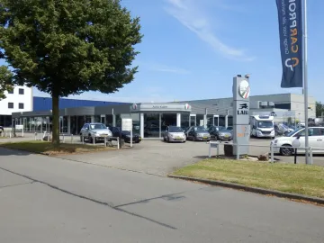 Car image 25