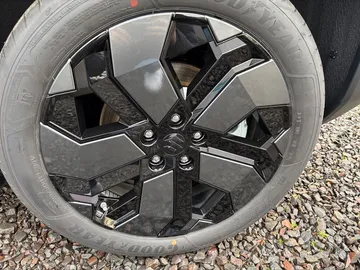 Car image 20