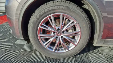 Car image 35