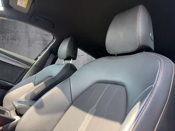 Car image 32