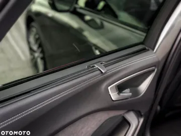 Car image 40